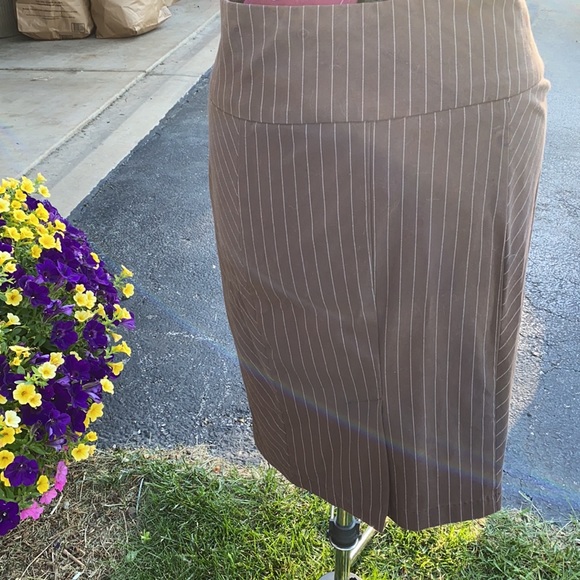 Used skirt for interview - Picture 3 of 3